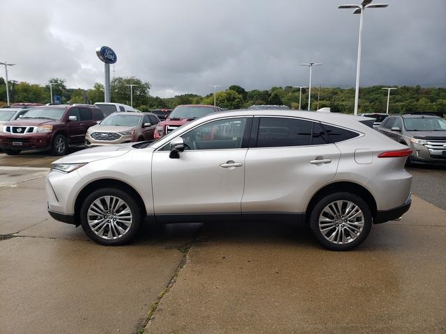 2024 Toyota Venza Limited photo 2