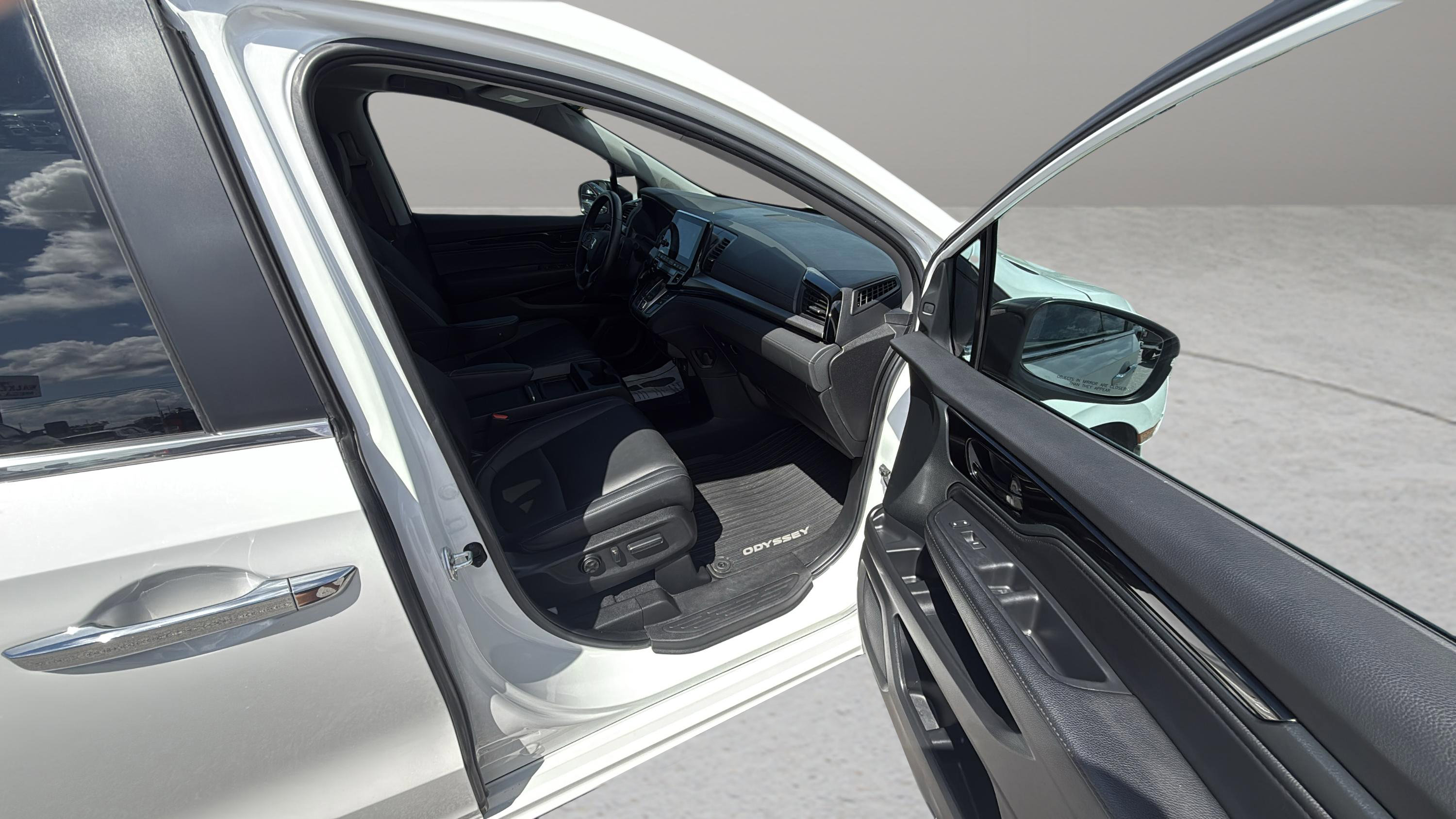 2023 Honda Odyssey Touring photo 17