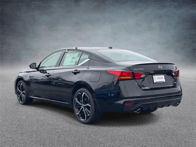 2025 Nissan Altima SR photo 4