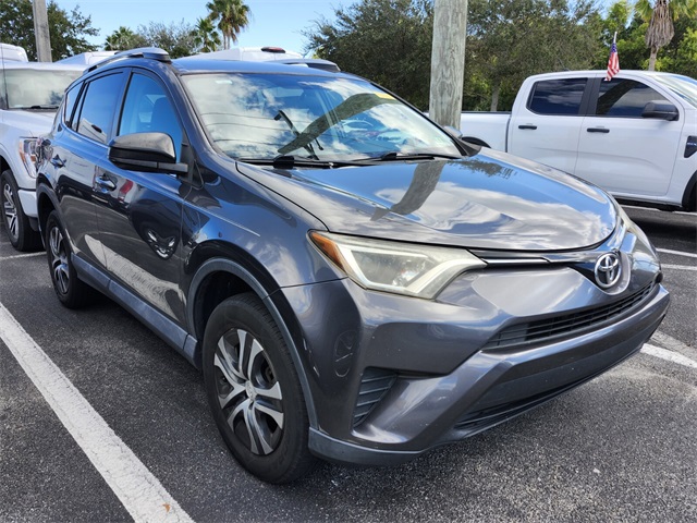 2016 Toyota RAV4 LE photo 3