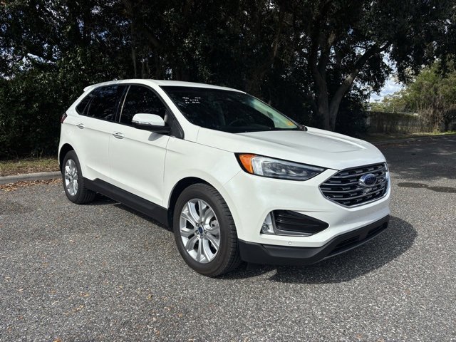 2022 Ford Edge Titanium photo 2
