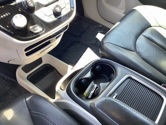 2022 Chrysler Pacifica Touring L photo 18