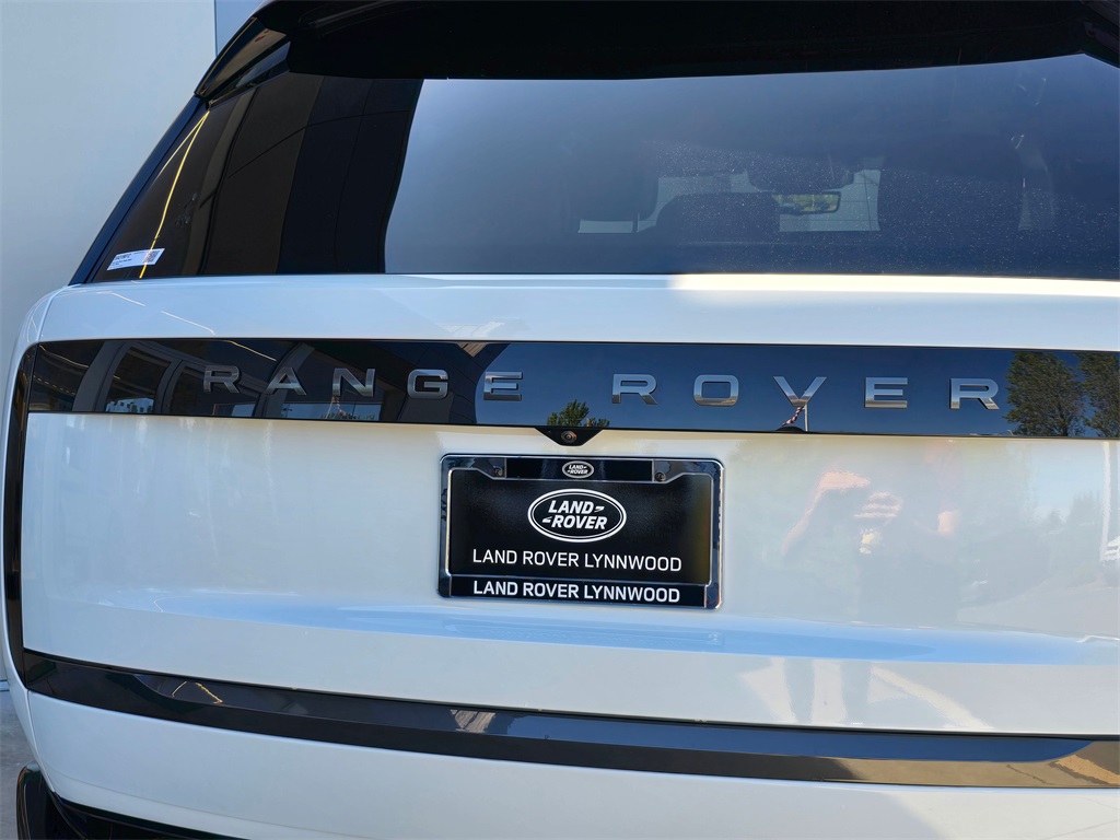 2025 Land Rover Range Rover SE photo 8