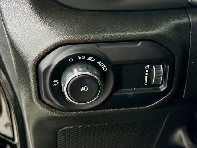 2023 Jeep Wrangler Sahara photo 10