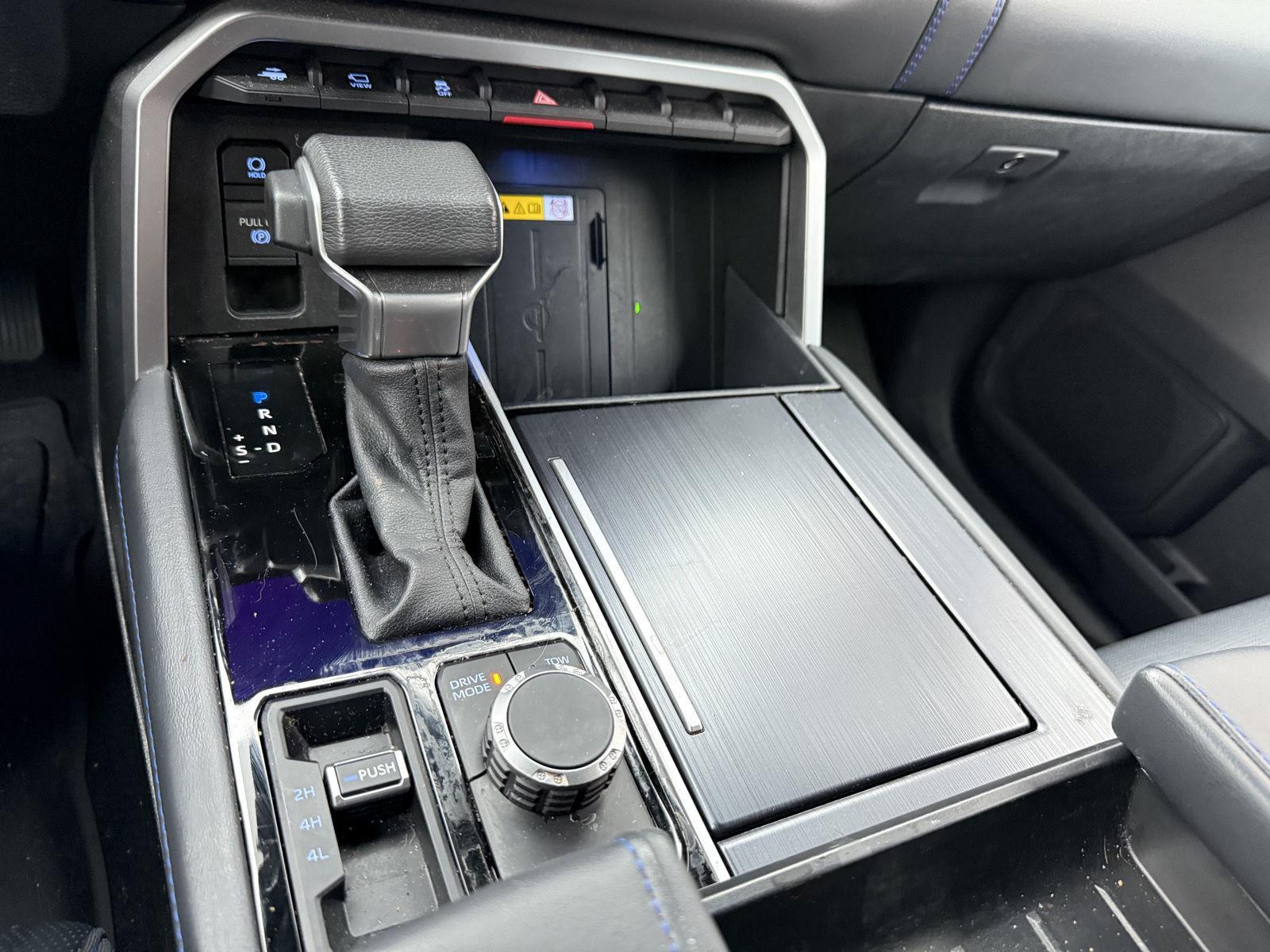 2023 Toyota Sequoia Platinum photo 10