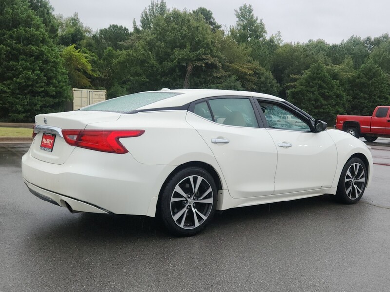 2017 Nissan Maxima S photo 2