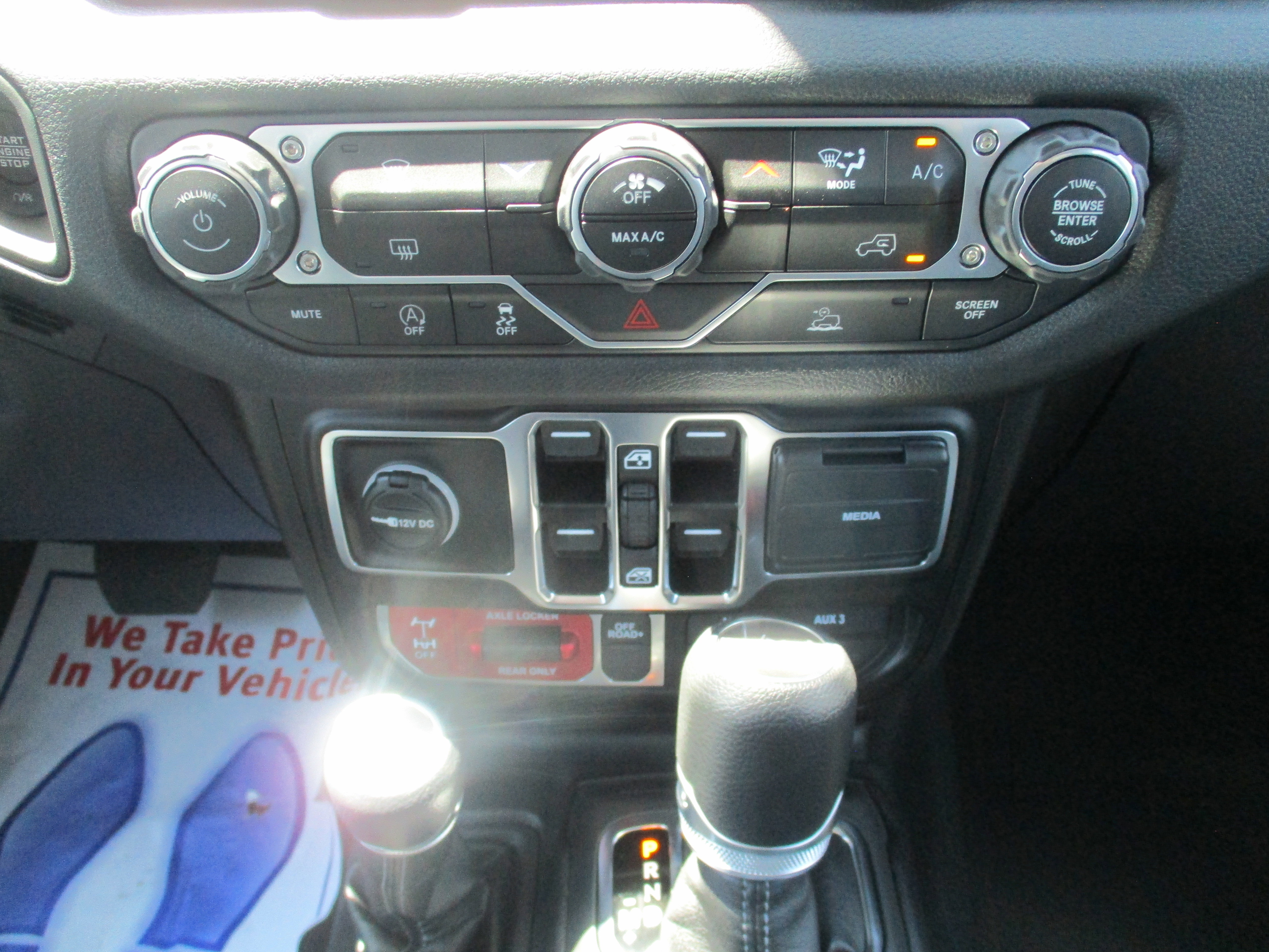 2025 Jeep Wrangler Willys photo 15