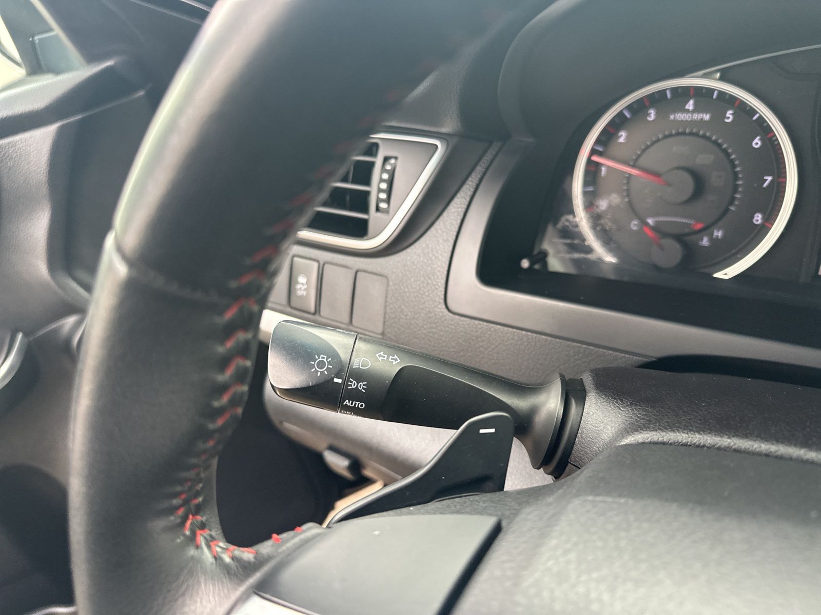 2016 Toyota Camry XLE photo 16