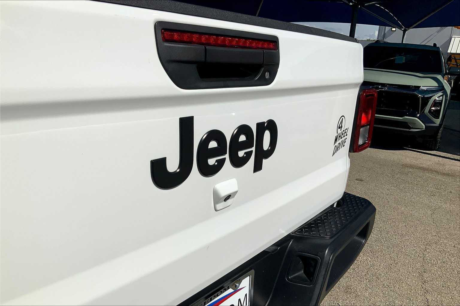 2023 Jeep Gladiator Willys photo 9