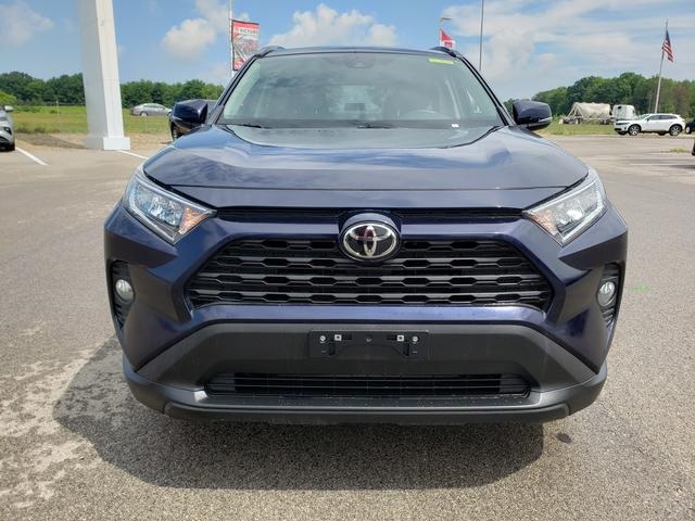 2021 Toyota RAV4 XLE photo 2