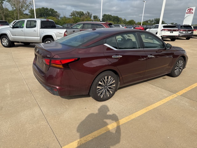 2023 Nissan Altima 2.5 SV photo 10