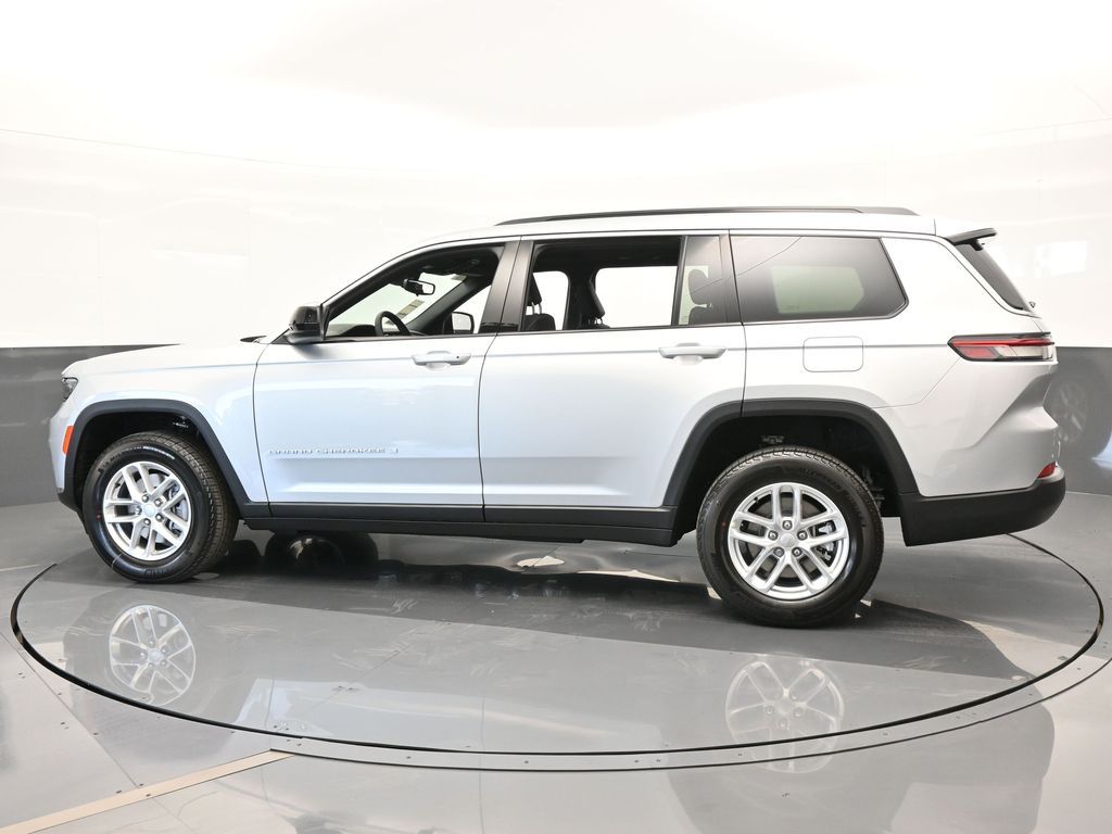 2024 Jeep Grand Cherokee Laredo photo 3