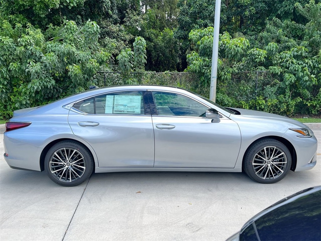 2025 Lexus ES 350 photo 7