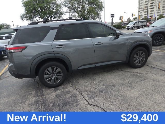 2023 Nissan Pathfinder SV photo 3