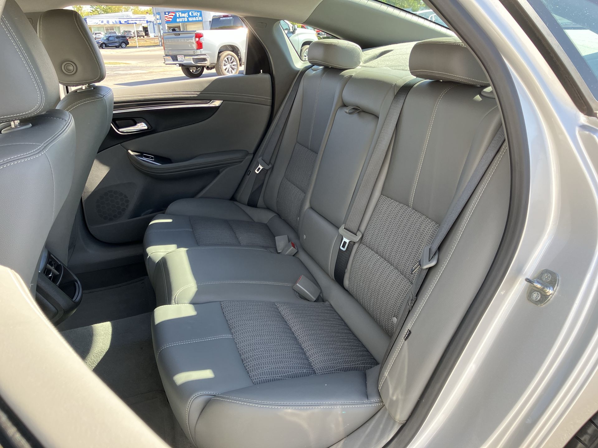 2017 Chevrolet Impala 1LT photo 11