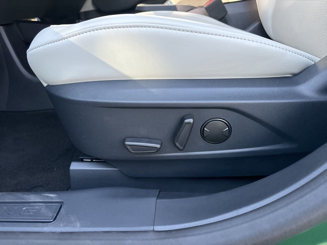 2025 Ford Mustang Mach-E Premium photo 12