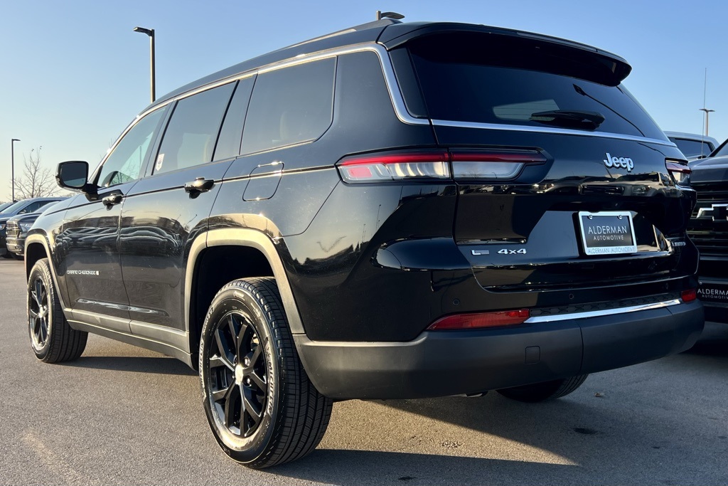 2022 Jeep Grand Cherokee Limited photo 2