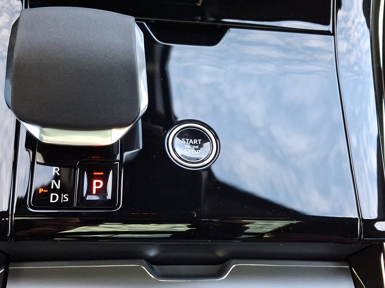 2025 Land Rover Range Rover Sport SE photo 24