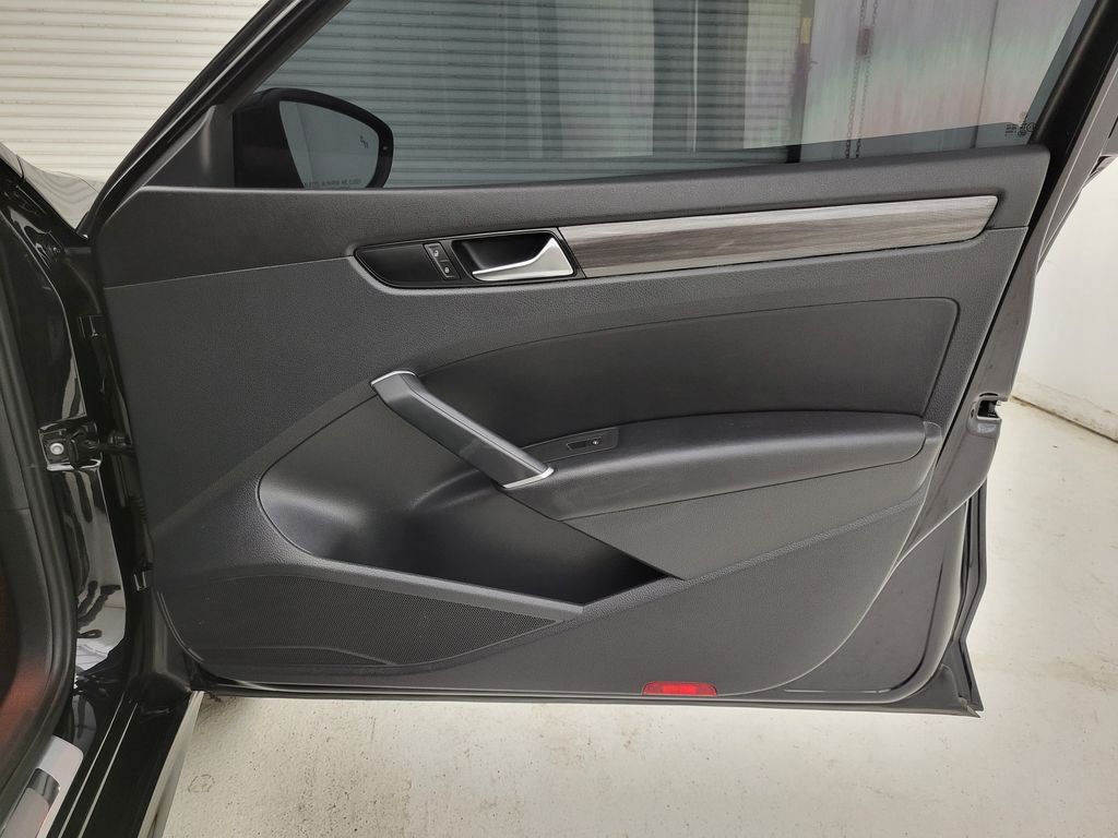 2020 Volkswagen Passat 2.0T R-Line photo 33