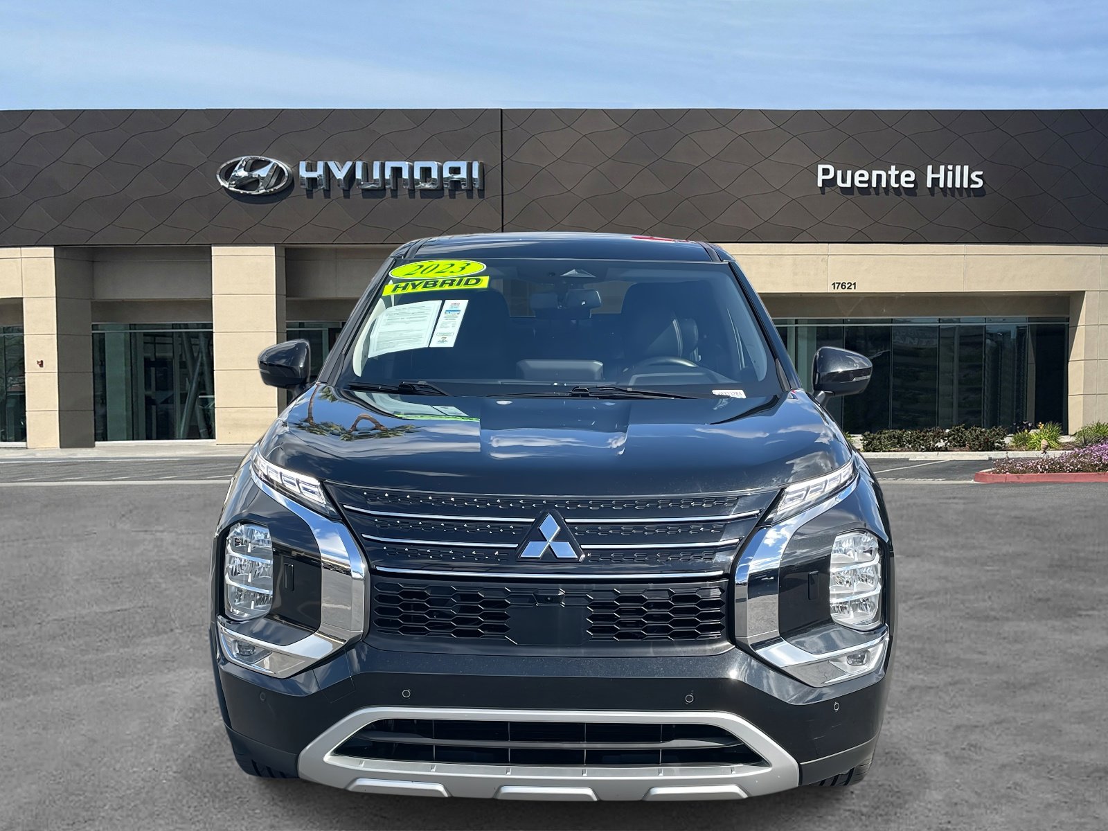 2023 Mitsubishi Outlander PHEV SE photo 2