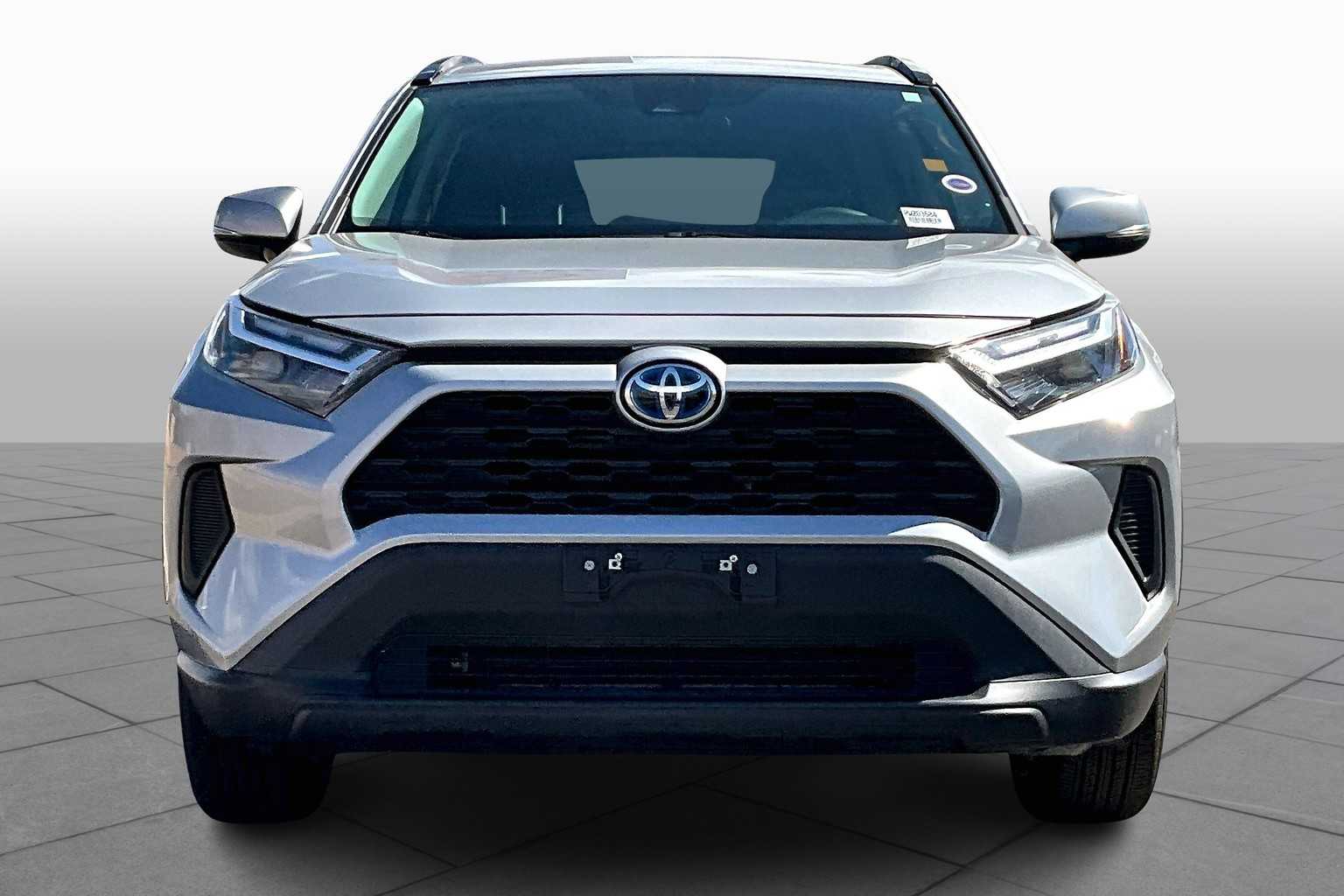 2024 Toyota RAV4 Hybrid XLE photo 3