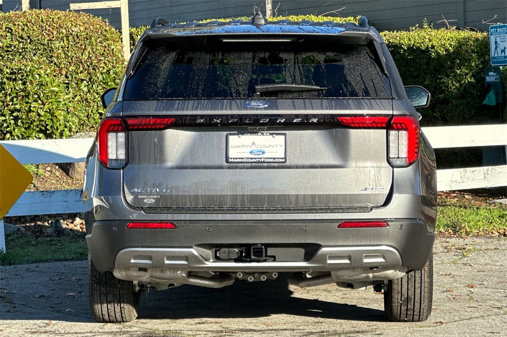 2025 Ford Explorer photo 3