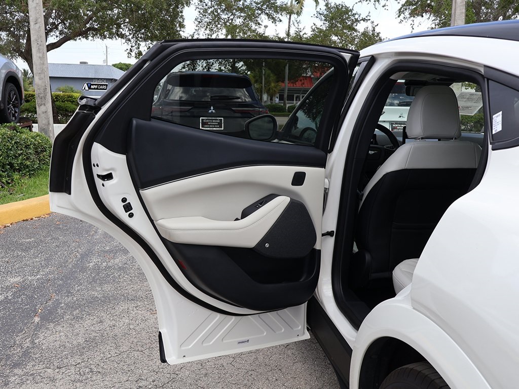 2022 Ford Mustang Mach-E Premium photo 28