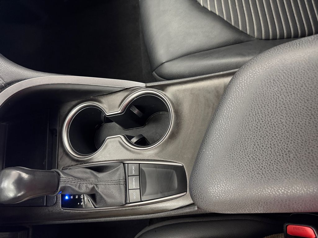 2023 Toyota Camry SE photo 22