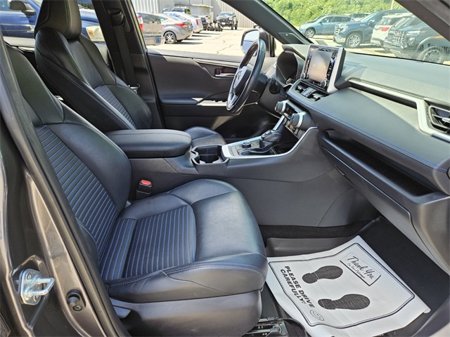 2020 Toyota RAV4 Hybrid XSE photo 16