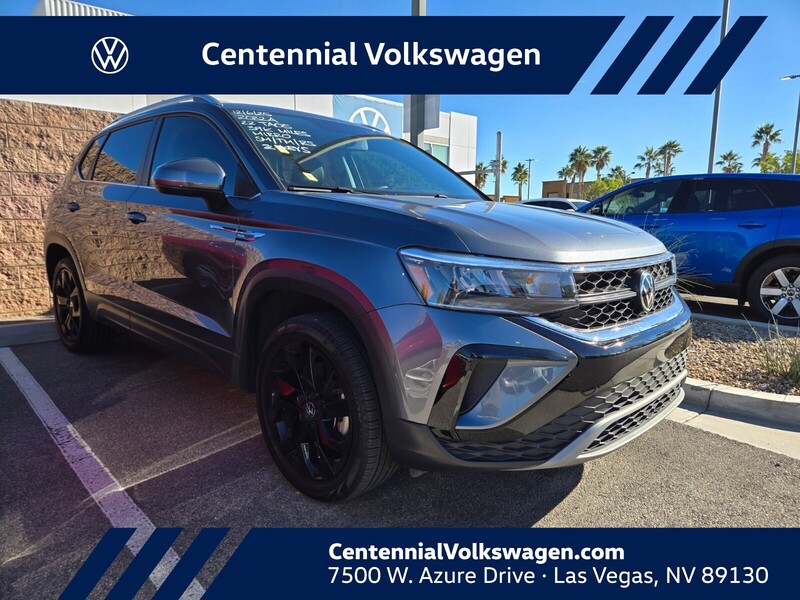 2022 Volkswagen Taos SE's photo