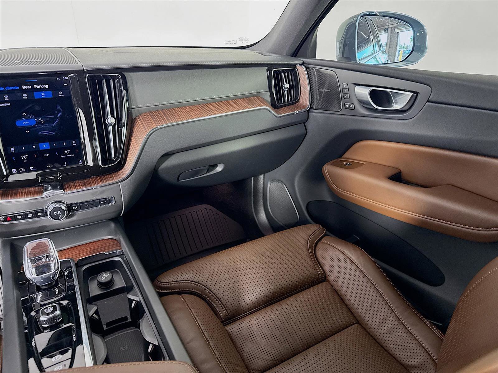 2023 Volvo XC60 Ultimate photo 24
