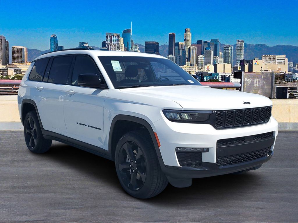 2025 Jeep Grand Cherokee Limited photo 3