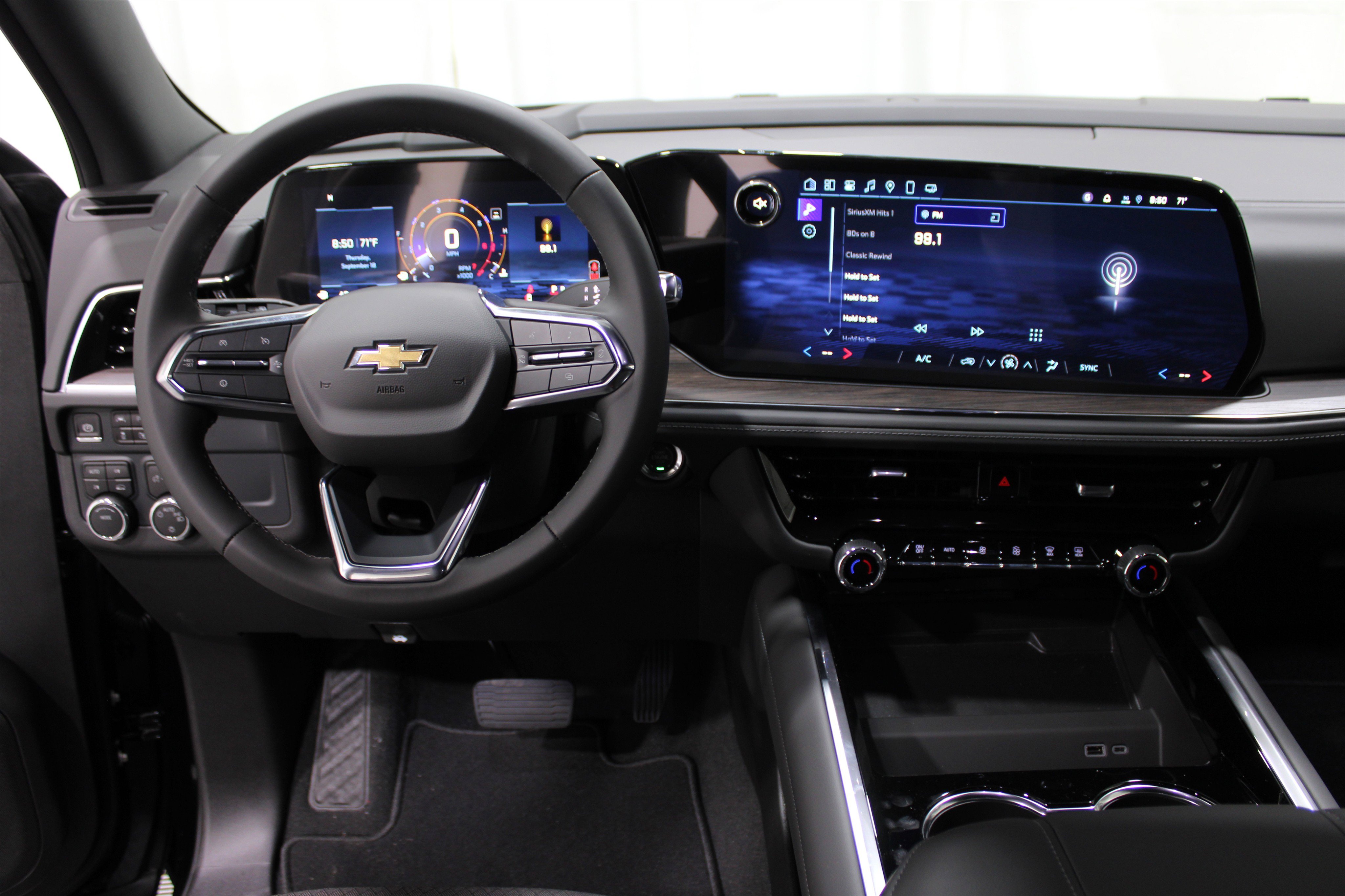 2025 Chevrolet Tahoe LS photo 2