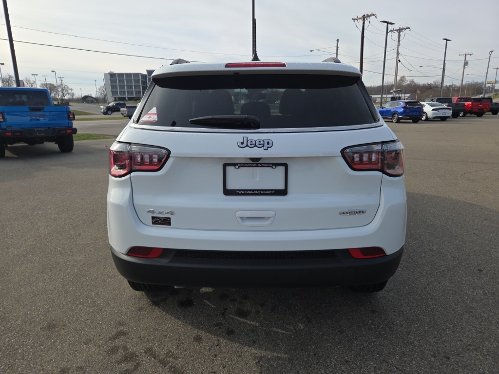 2026 Jeep Compass Latitude photo 2