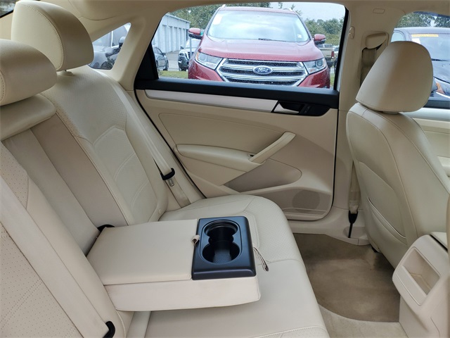 2012 Volkswagen Passat SE photo 23
