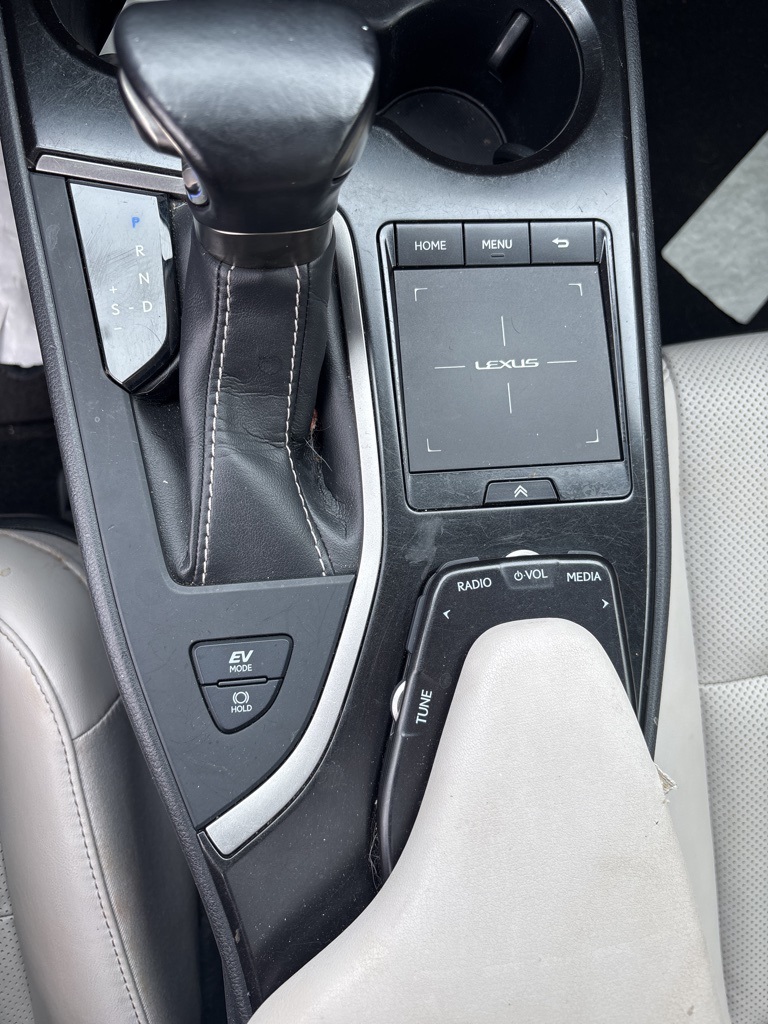 2020 Lexus UX 250h Premium photo 23