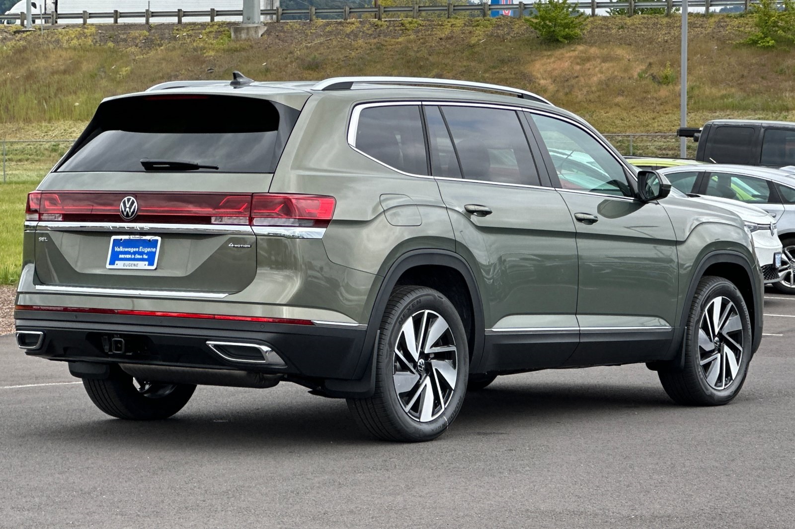 2025 Volkswagen Atlas SEL photo 3