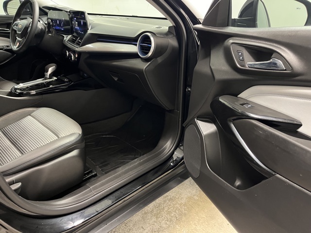 2025 Chevrolet Trax LT photo 18