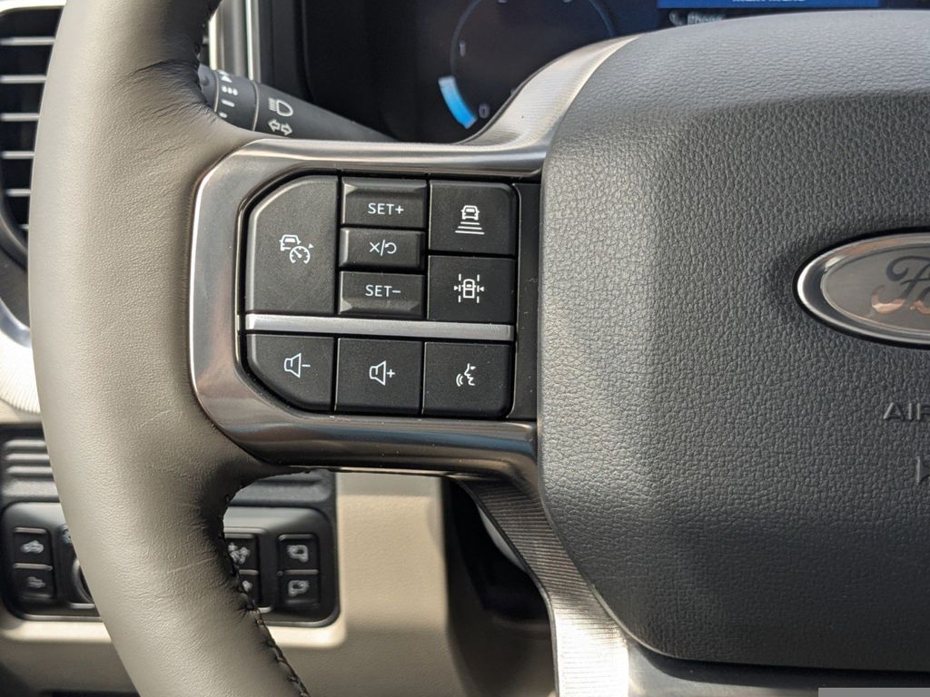 2025 Ford F-250 Platinum photo 27