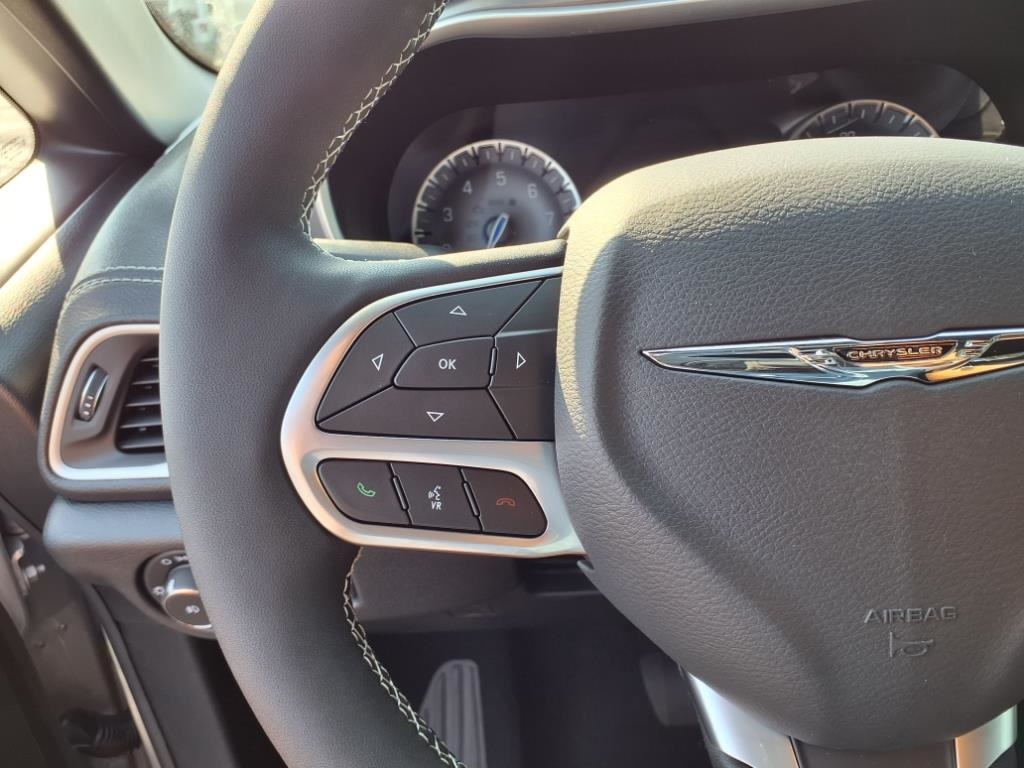 2026 Chrysler Pacifica photo 16