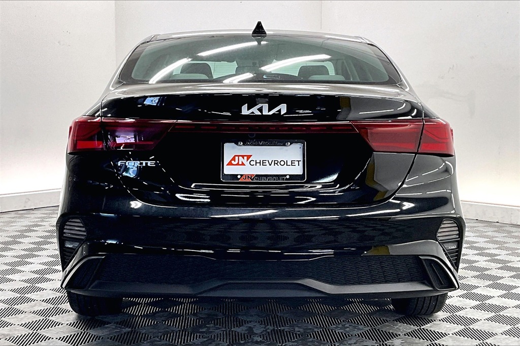 2023 Kia Forte LXS photo 3