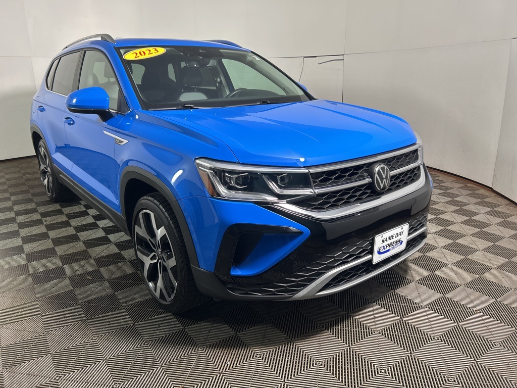 2023 Volkswagen Taos SEL photo 3