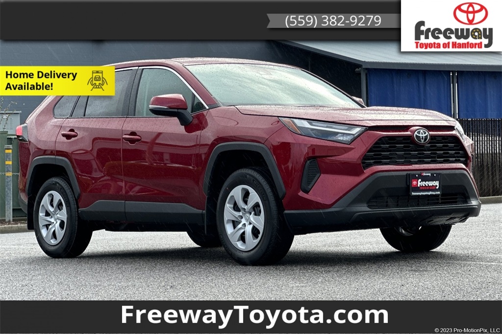 2025 Toyota RAV4 LE's photo
