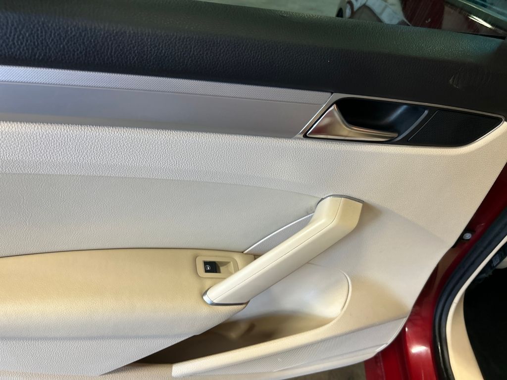 2019 Volkswagen Passat 2.0T Wolfsburg Edition photo 24