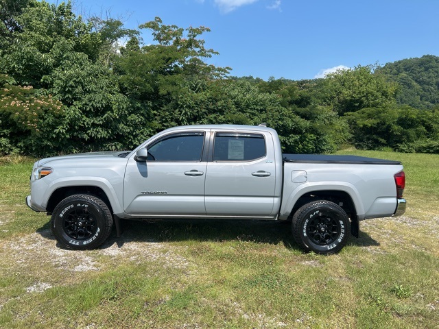 2020 Toyota Tacoma TRD Sport photo 4