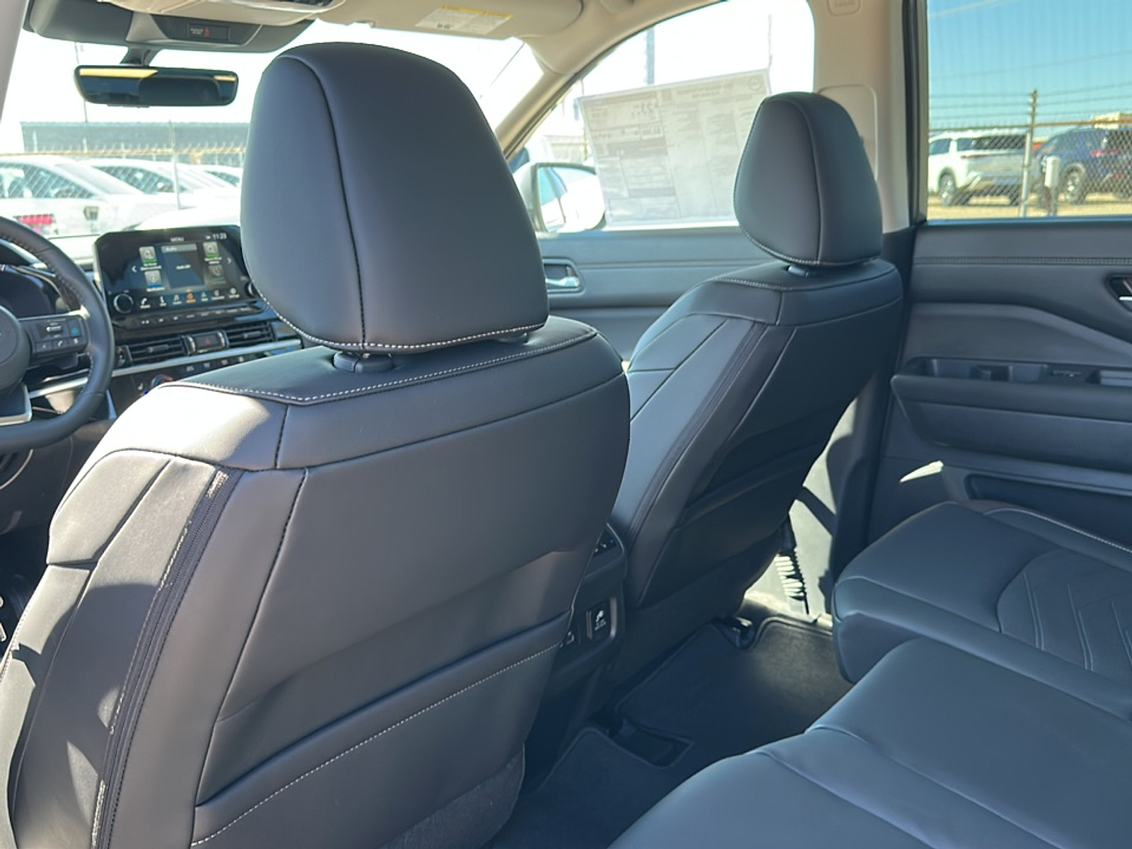 2025 Nissan Pathfinder Platinum photo 4