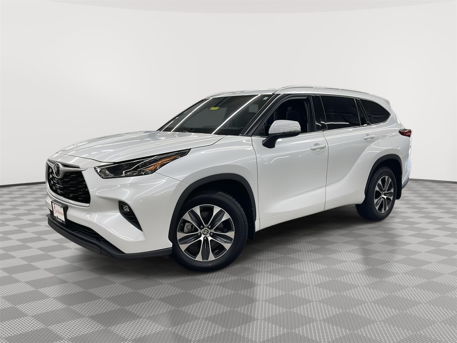 2022 Toyota Highlander XLE photo 3