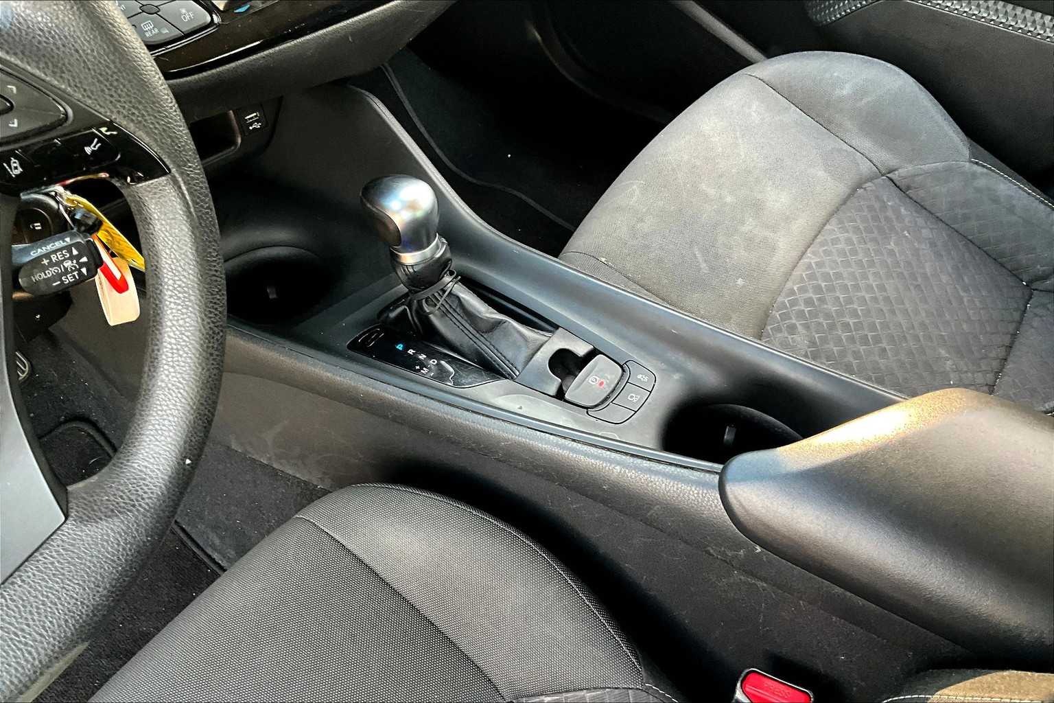 2020 Toyota C-HR LE photo 15