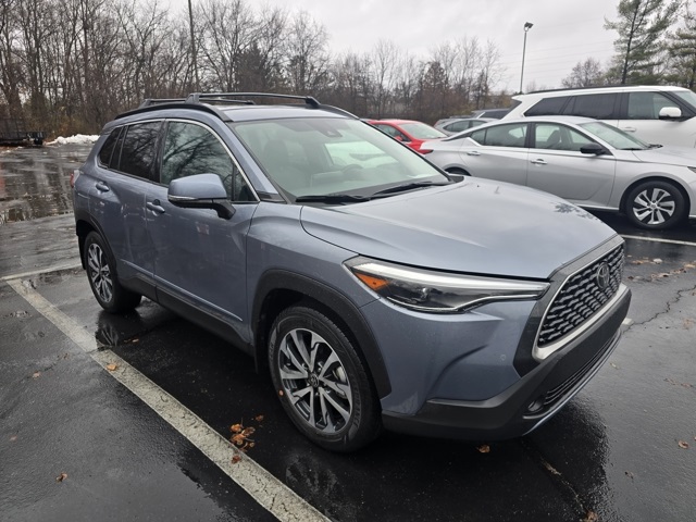 Used 2022 Toyota Corolla Cross XLE with VIN 7MUEAABGXNV042866 for sale in Northfield, Minnesota