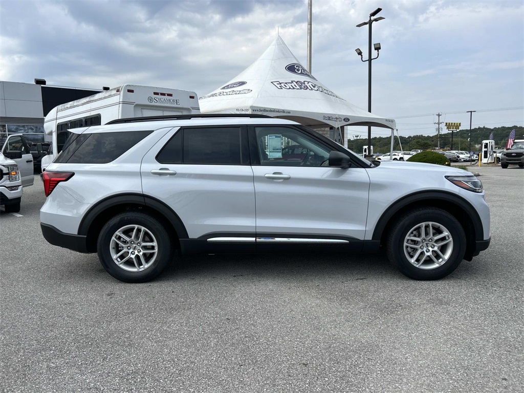2025 Ford Explorer photo 3